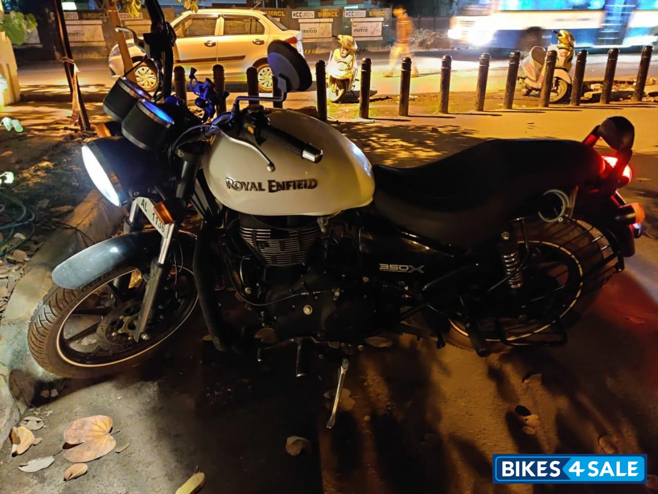 White Royal Enfield Thunderbird X 350