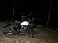 White Royal Enfield Thunderbird X 350