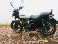 White Royal Enfield Thunderbird X 350