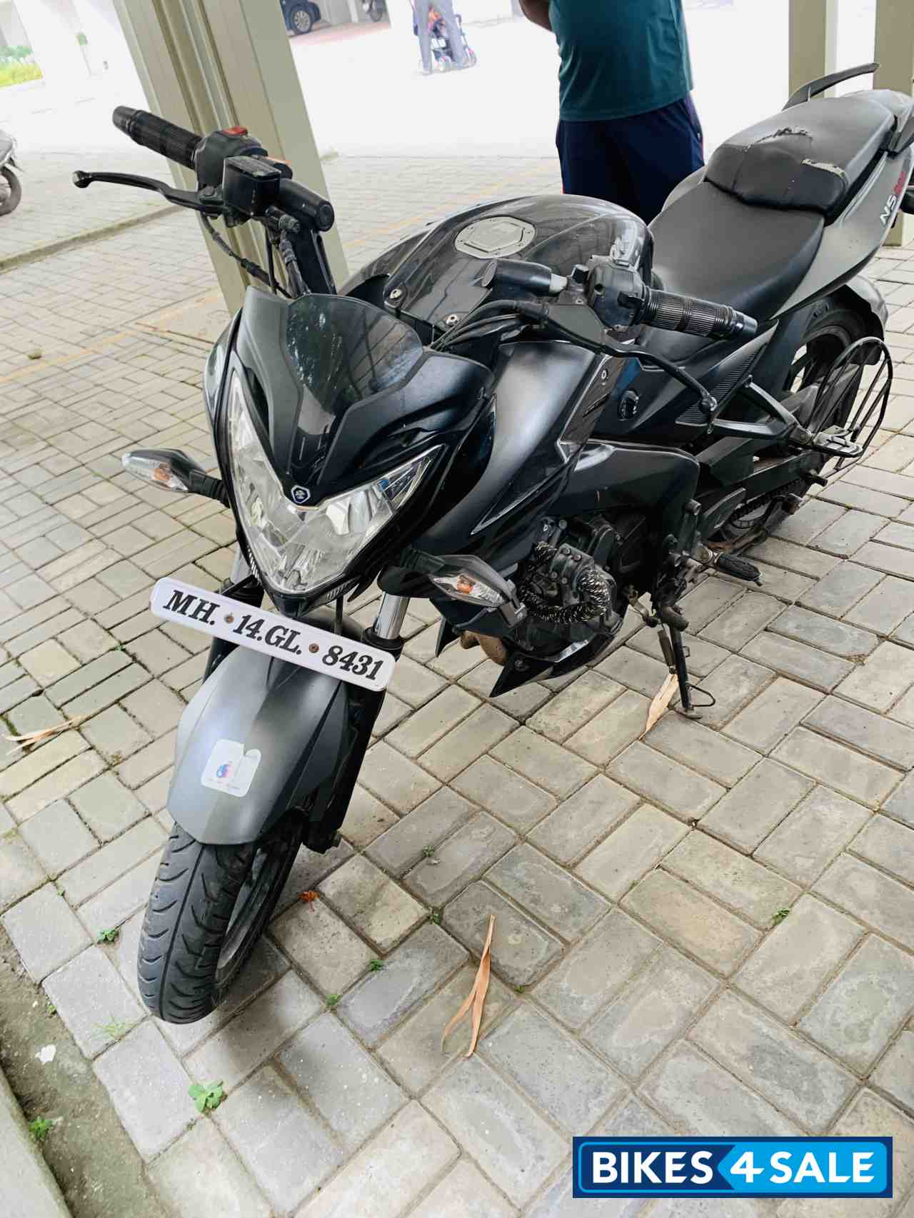 Black Bajaj Pulsar 200 NS