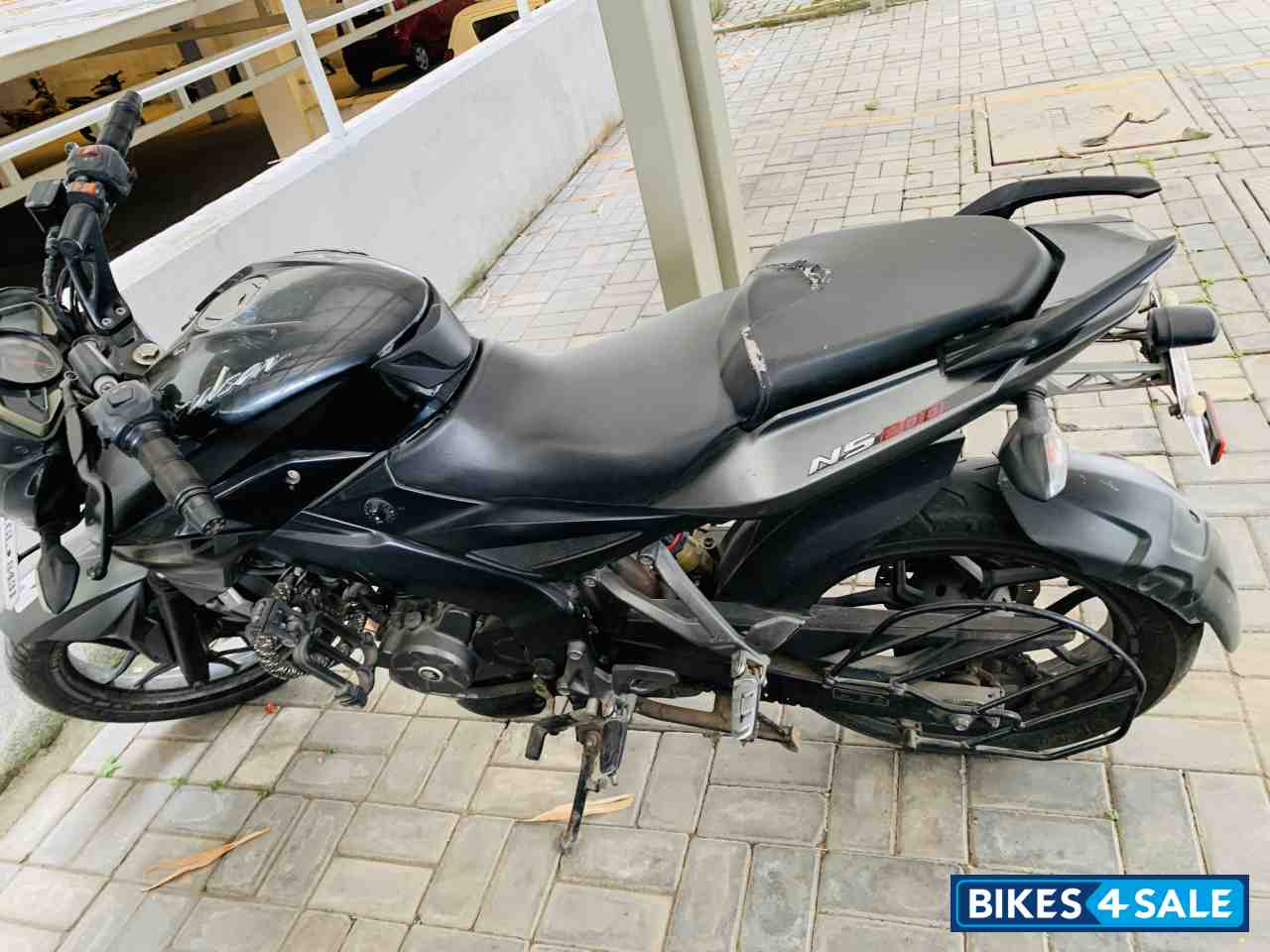Black Bajaj Pulsar 200 NS