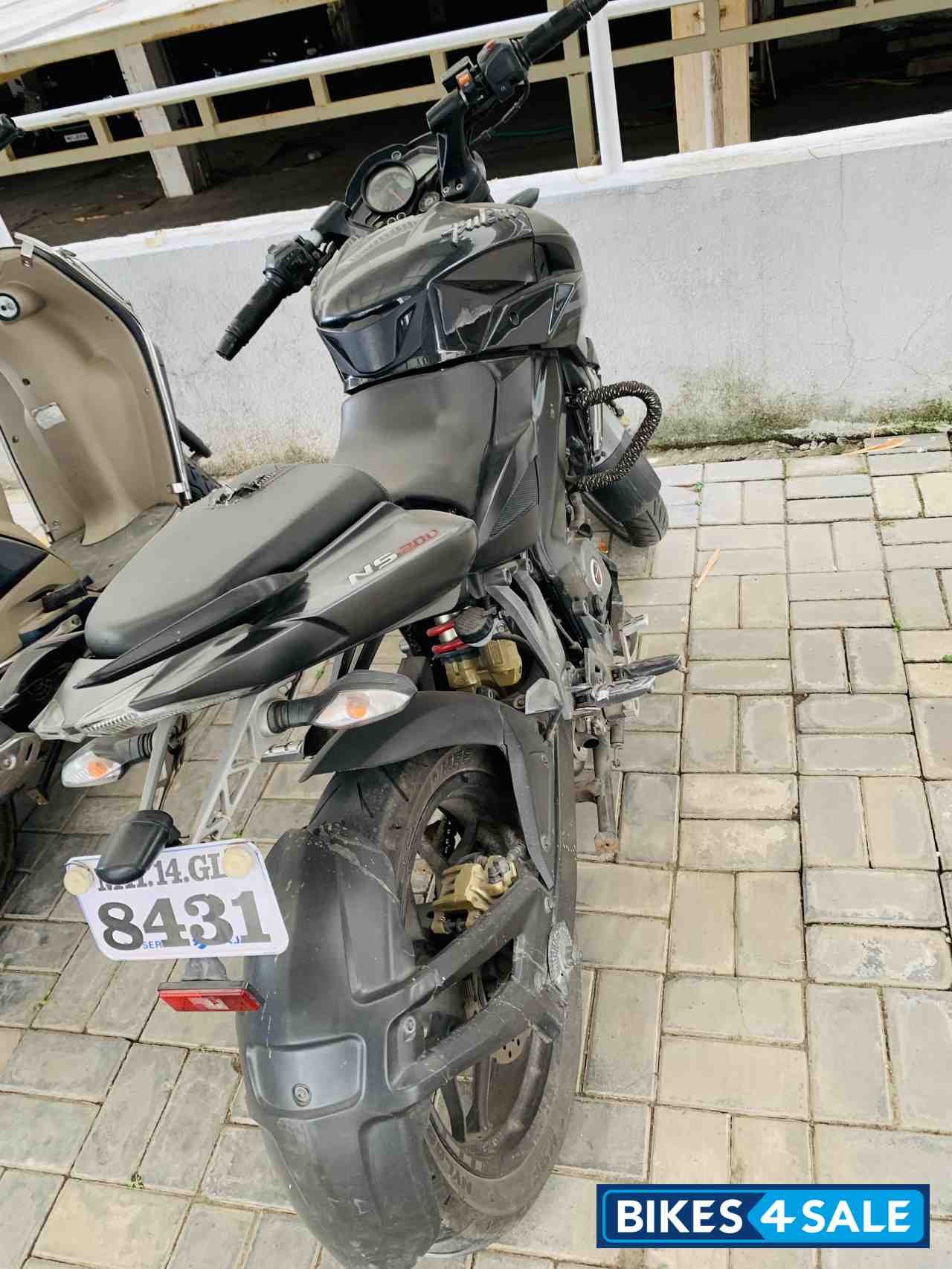 Black Bajaj Pulsar 200 NS
