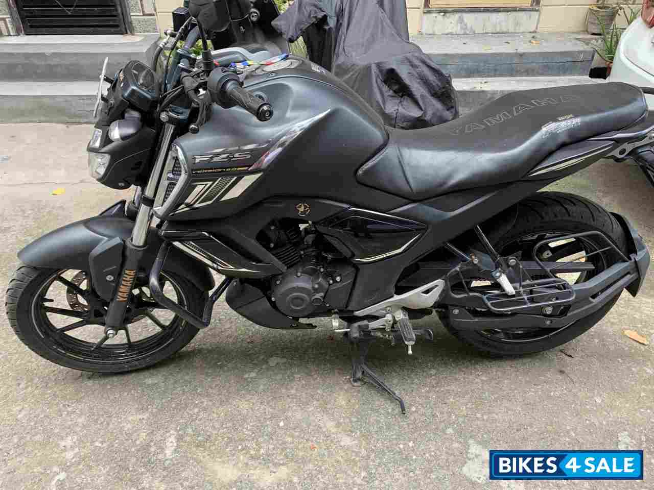 Black Yamaha FZ-S Black Yamaha FZ-S