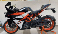 Black KTM RC 390