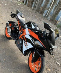 Black KTM RC 390