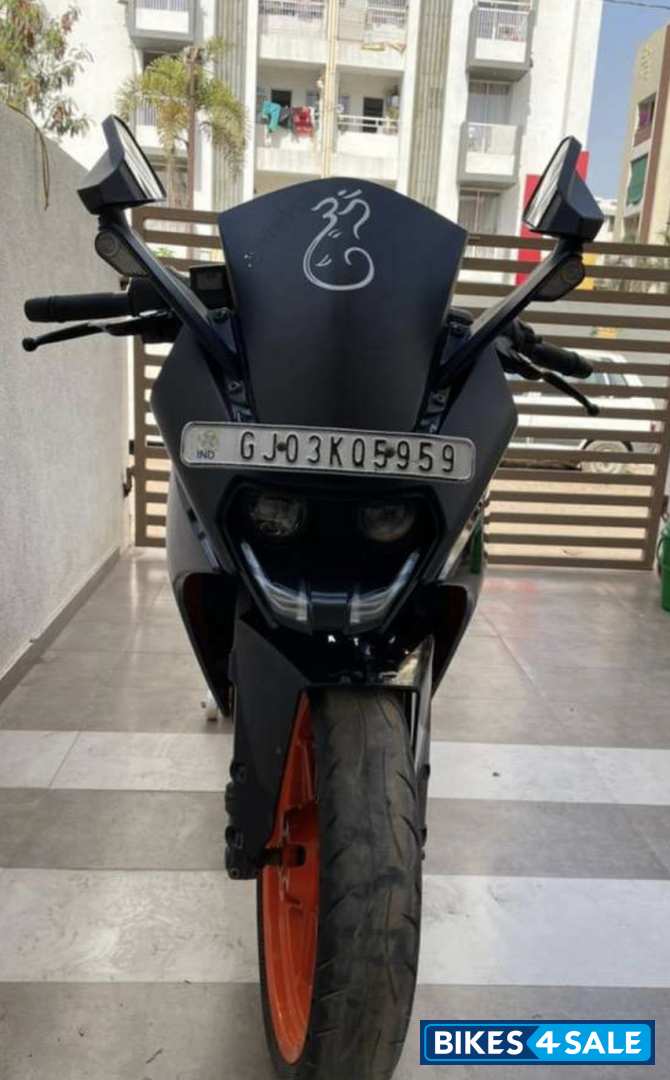 Black KTM RC 390