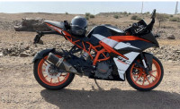 Black KTM RC 390