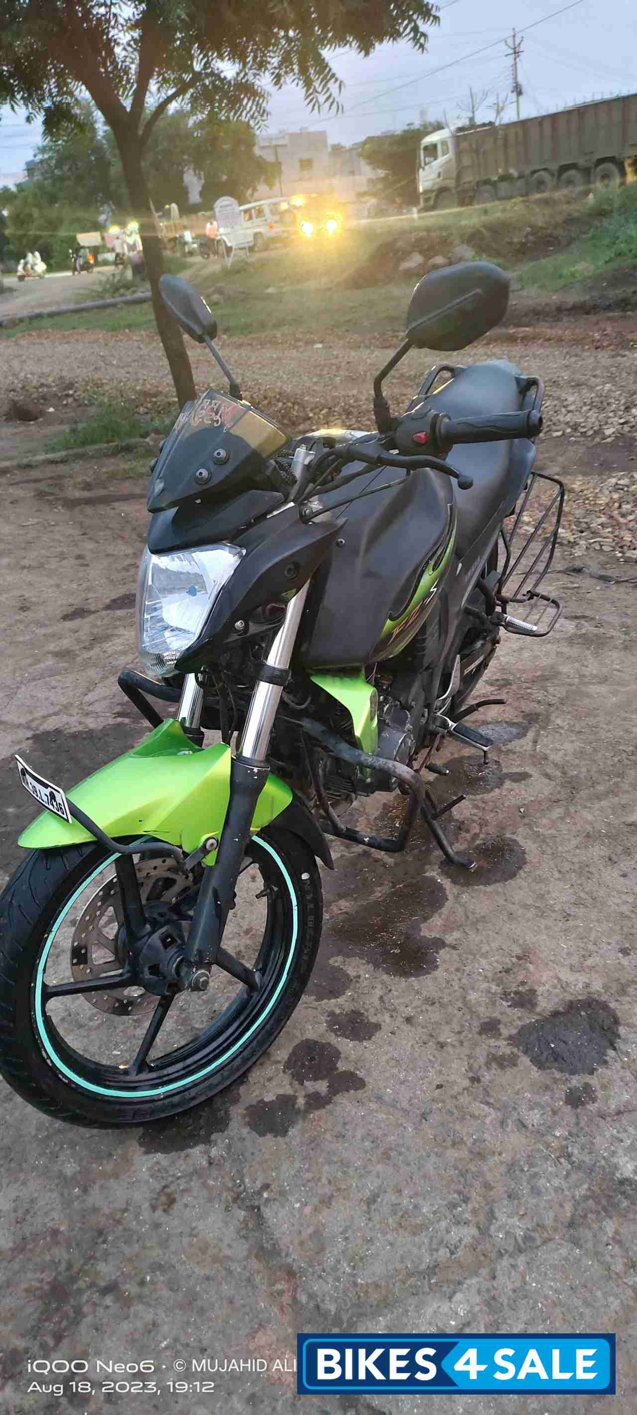 Neon Green Yamaha FZ-S