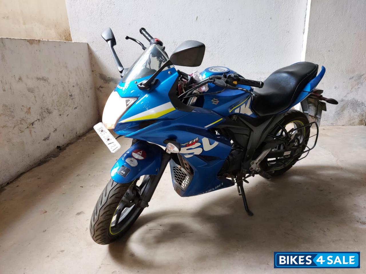 Racing Blue Suzuki Gixxer SF
