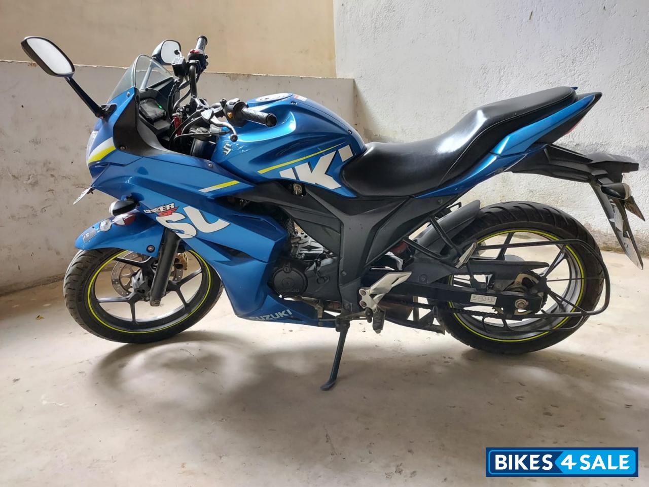 Racing Blue Suzuki Gixxer SF