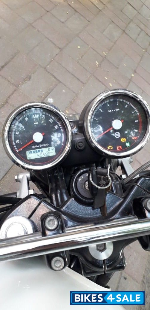 Baker, White/red Royal Enfield Interceptor 650 Twin