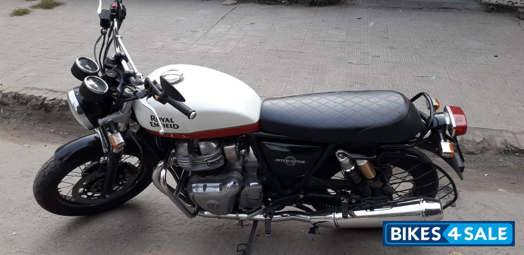Baker, White/red Royal Enfield Interceptor 650 Twin