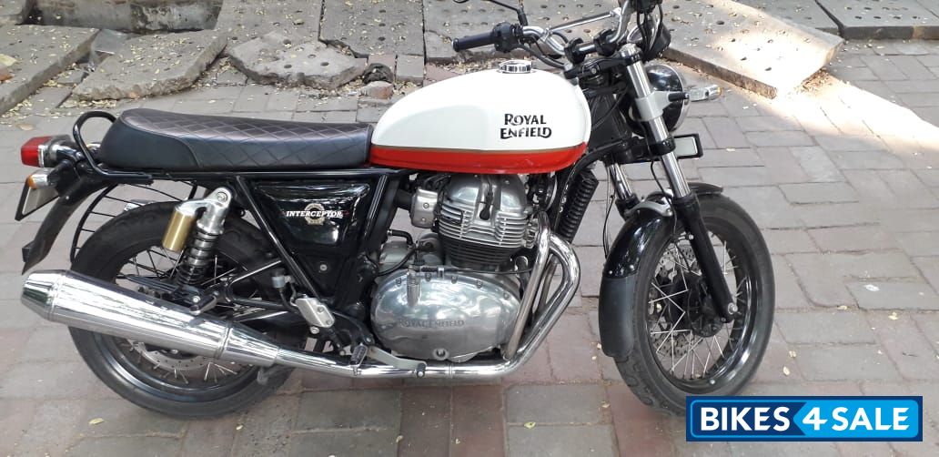 Baker, White/red Royal Enfield Interceptor 650 Twin