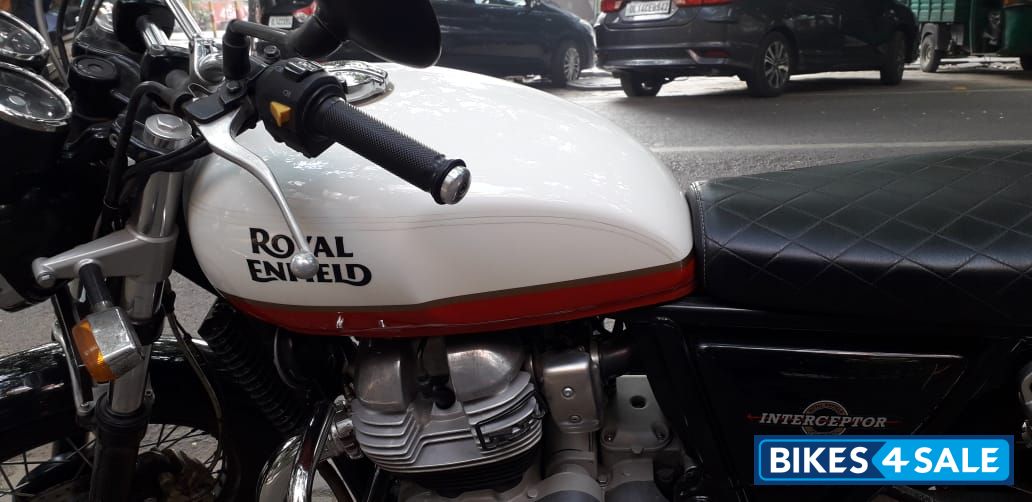 Baker, White/red Royal Enfield Interceptor 650 Twin