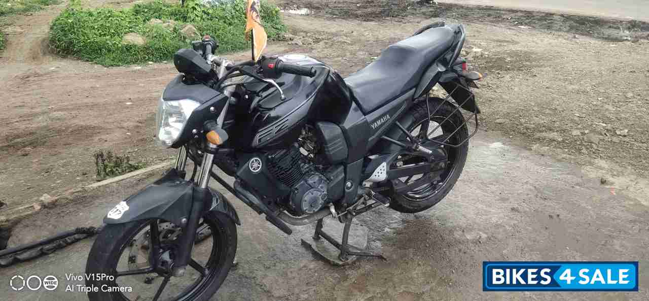 Black Yamaha FZ16