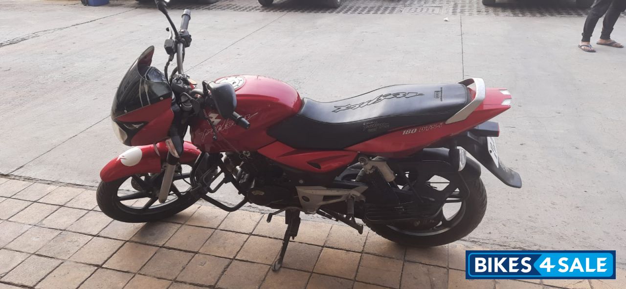 Red Bajaj Pulsar 180