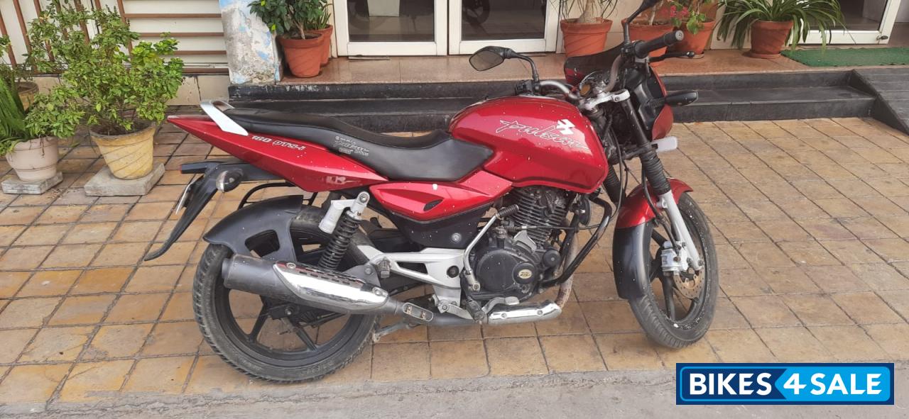 Red Bajaj Pulsar 180