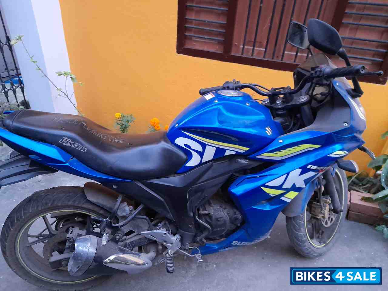 Blue Suzuki GSX R125