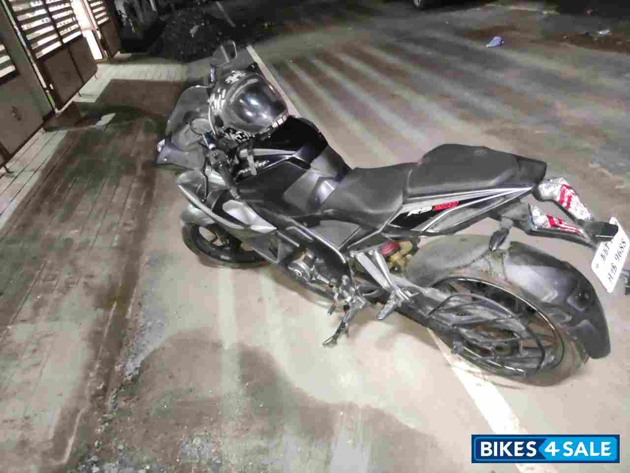 Bajaj Pulsar RS 200 ABS