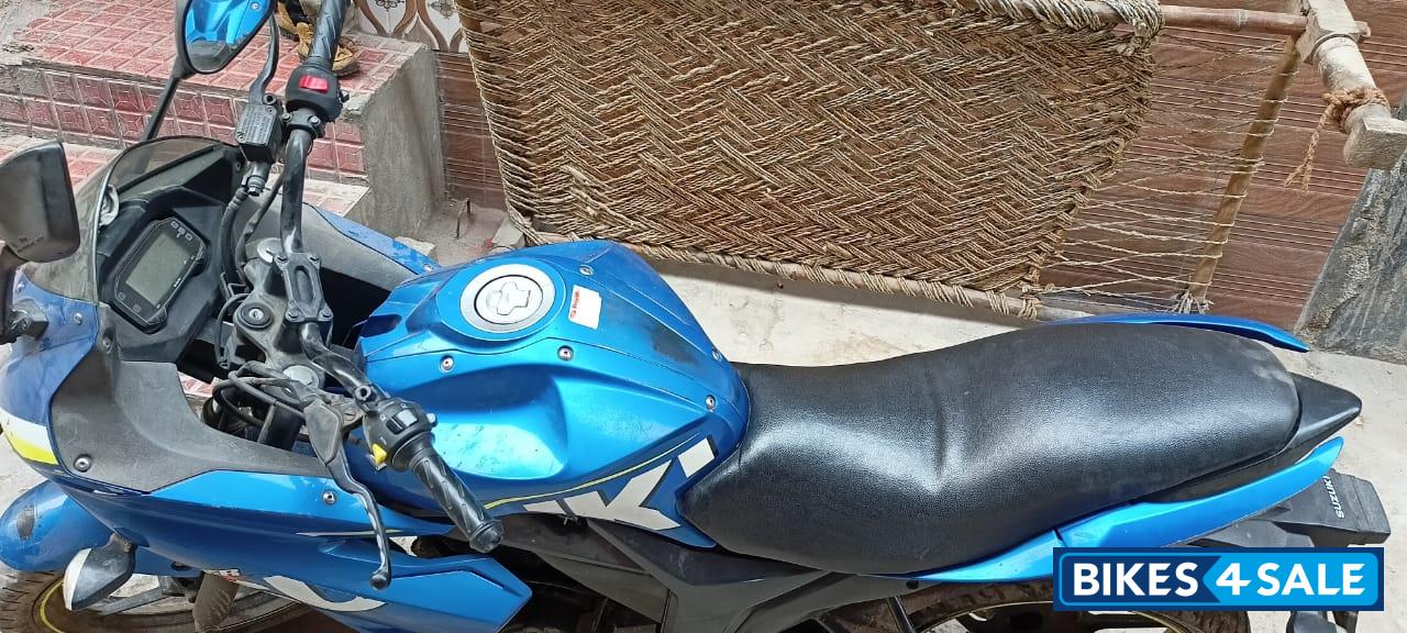 Blue Suzuki Gixxer SF