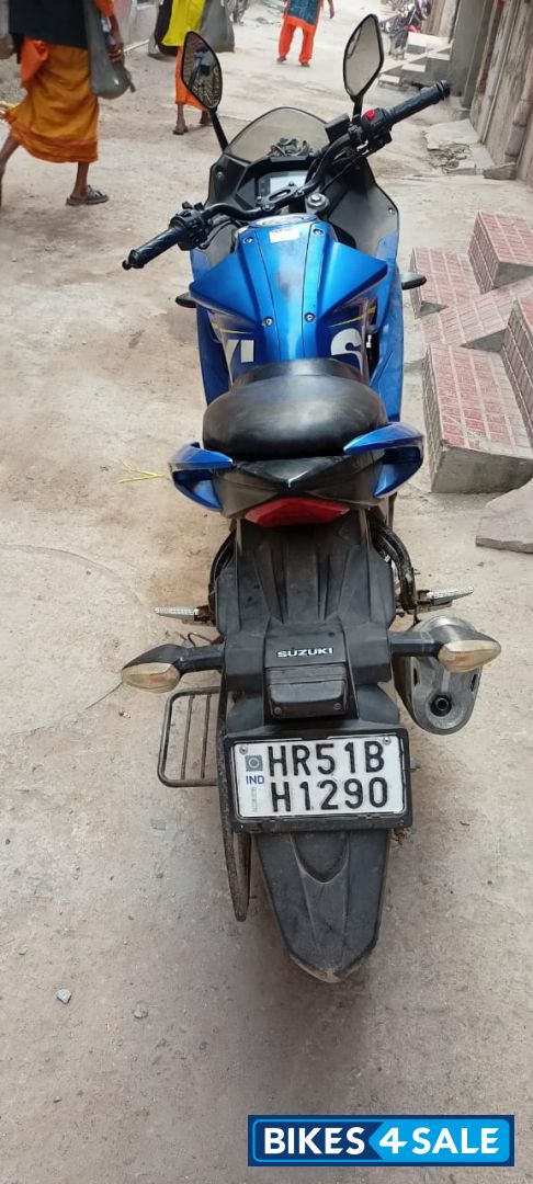 Blue Suzuki Gixxer SF