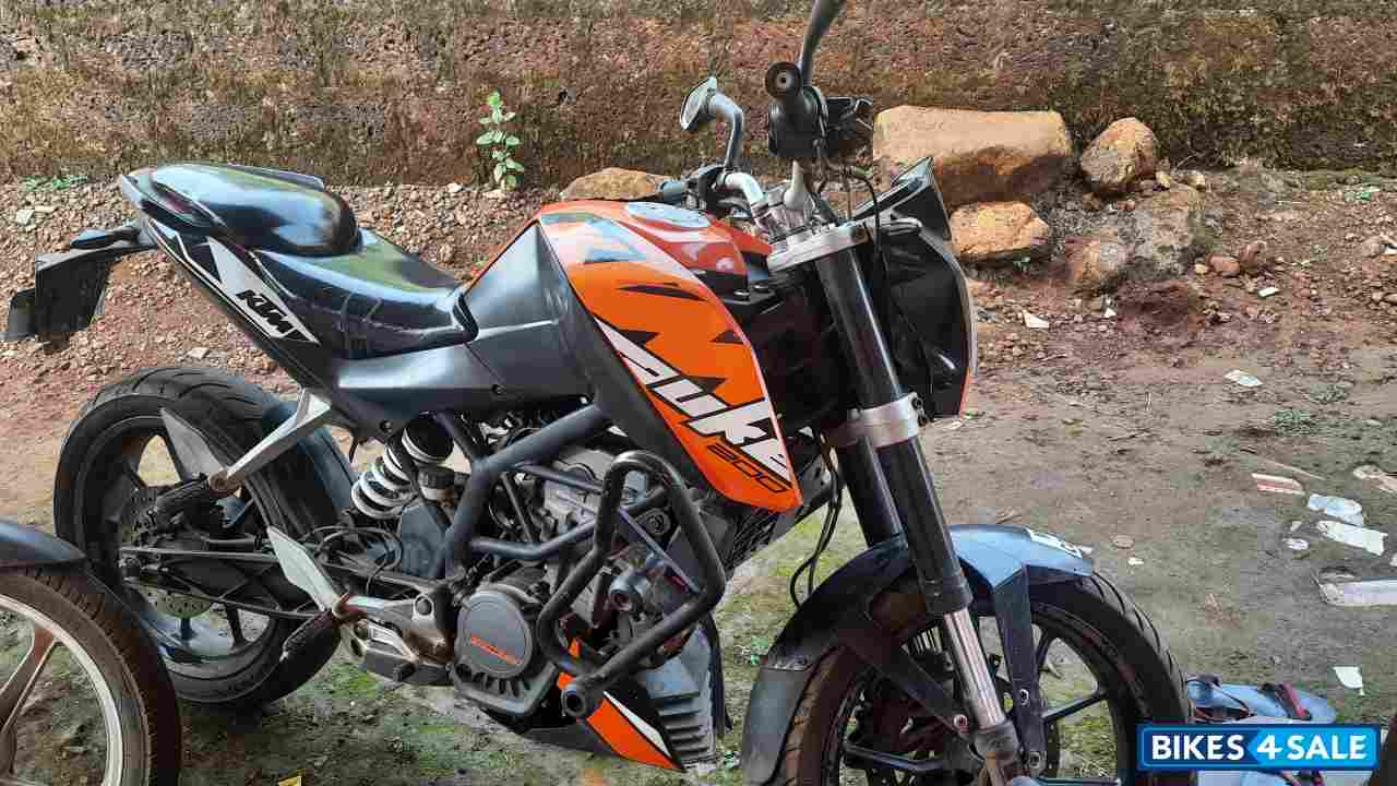 Orange Black KTM Duke 200