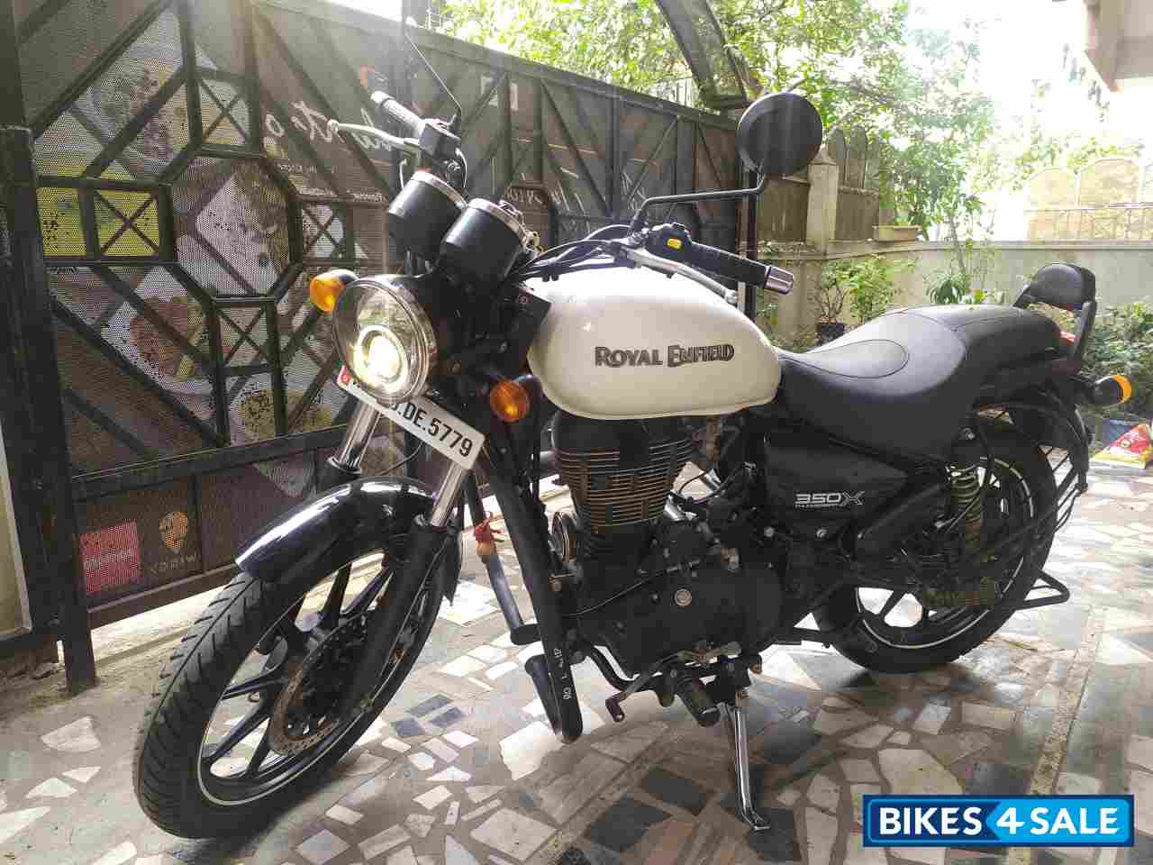 White Royal Enfield Thunderbird X 350