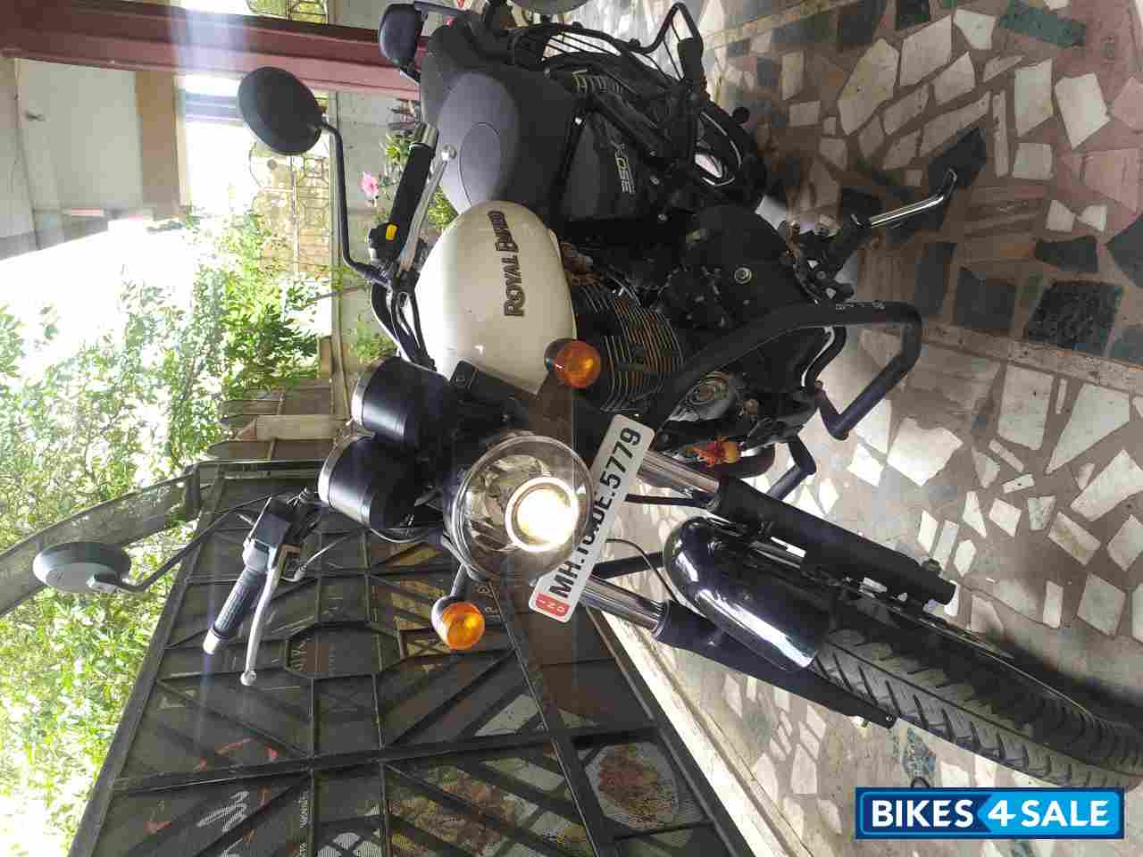 White Royal Enfield Thunderbird X 350