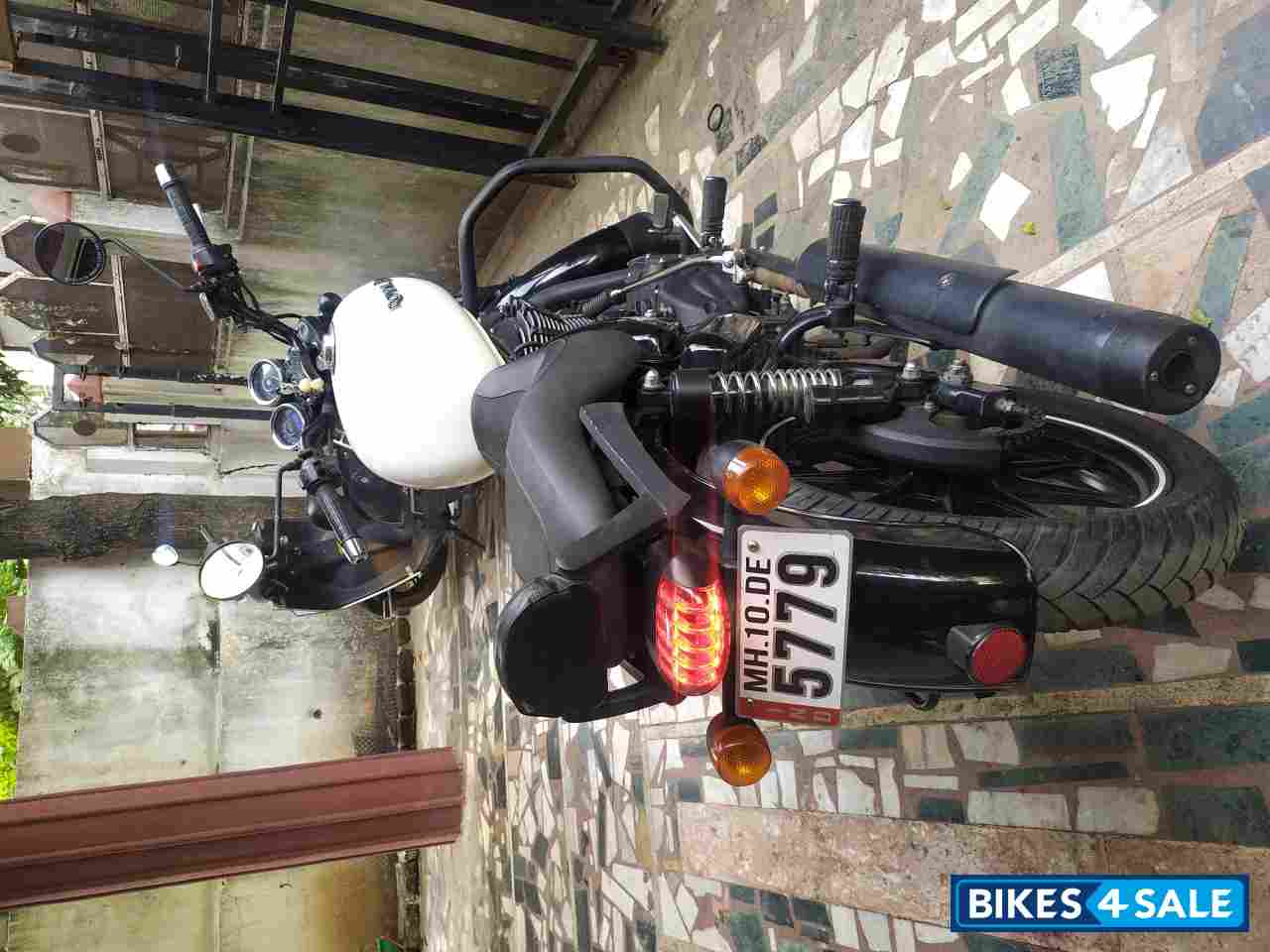 White Royal Enfield Thunderbird X 350