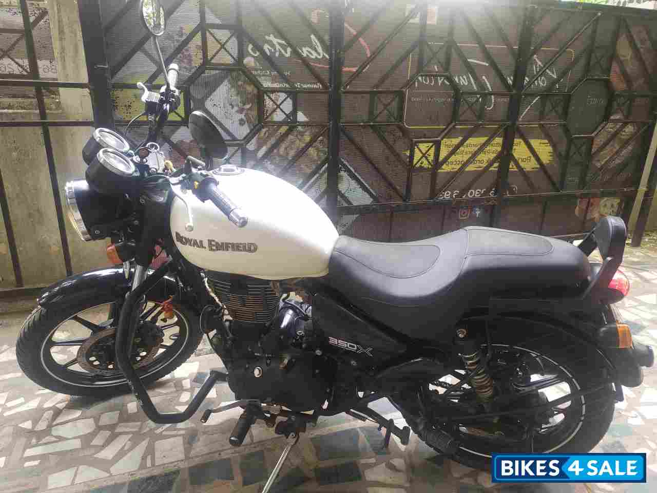 White Royal Enfield Thunderbird X 350