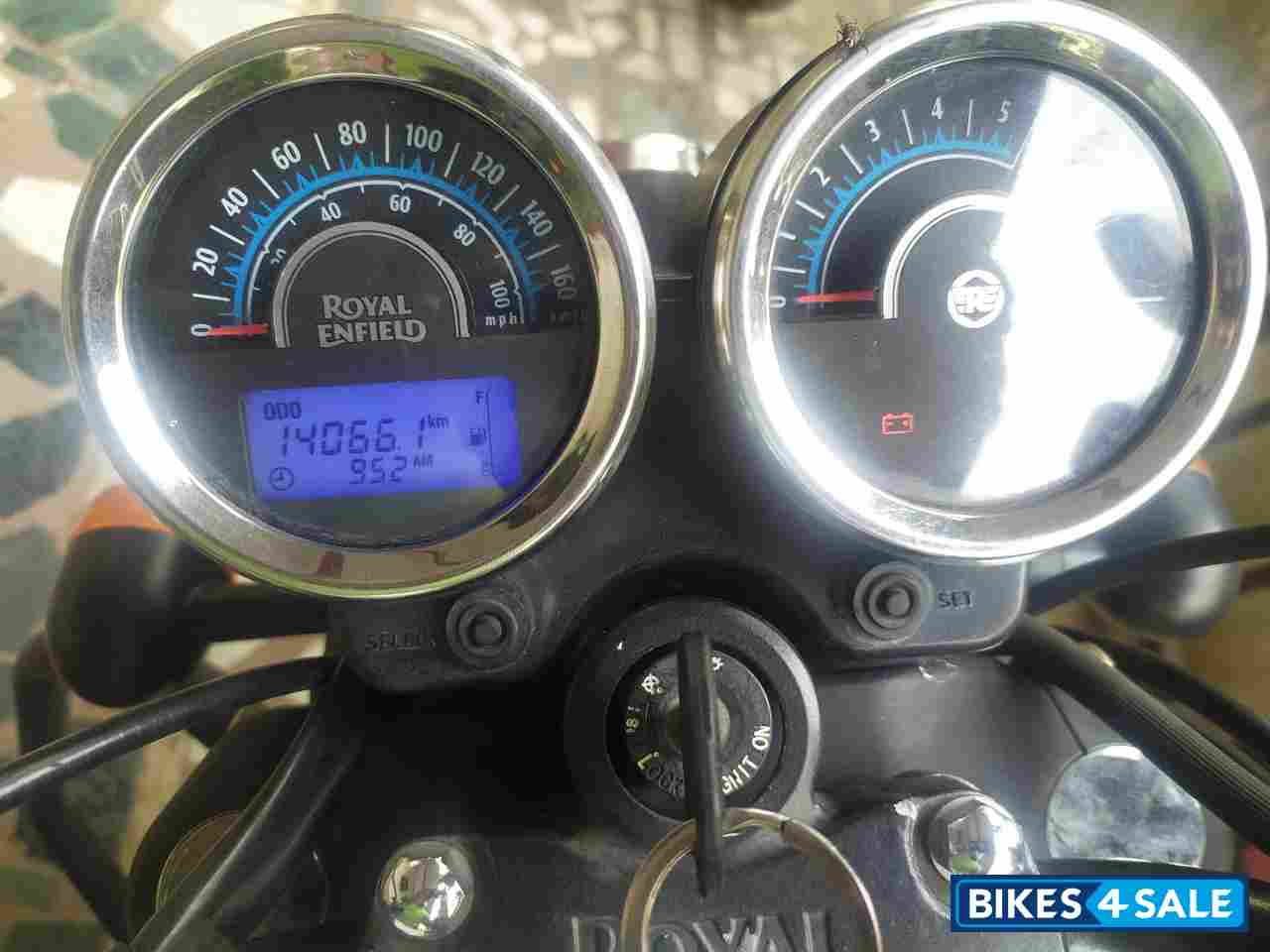 White Royal Enfield Thunderbird X 350