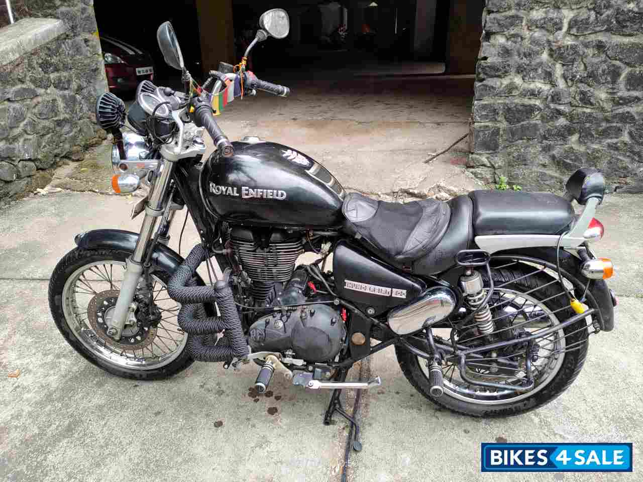 Black Royal Enfield Thunderbird 500