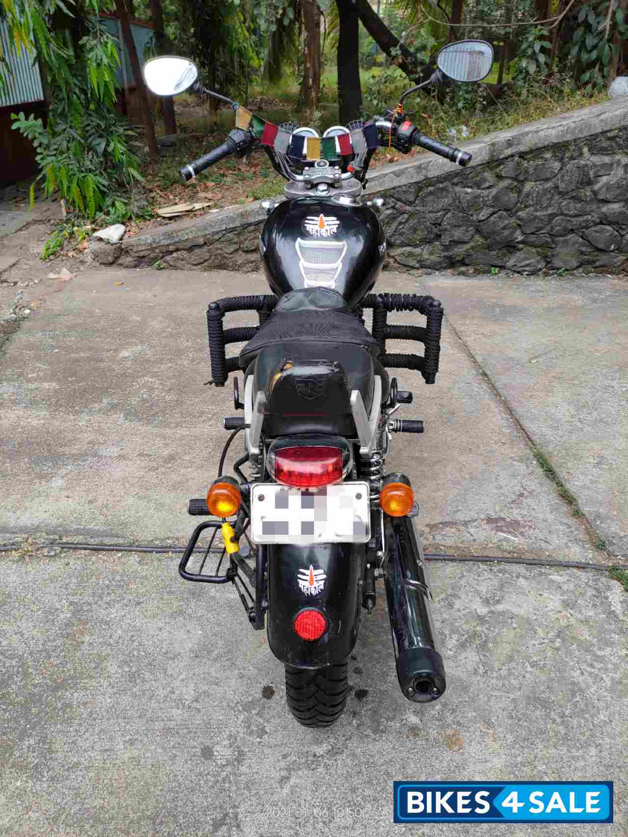 Black Royal Enfield Thunderbird 500