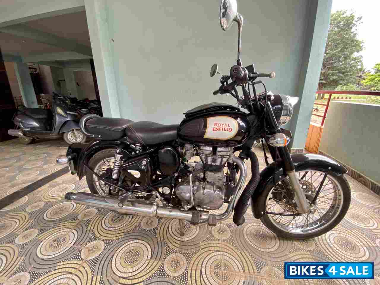 Black Royal Enfield Classic 350