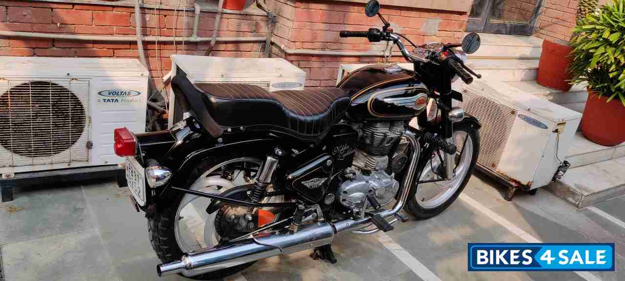 Black Royal Enfield Bullet Standard 350