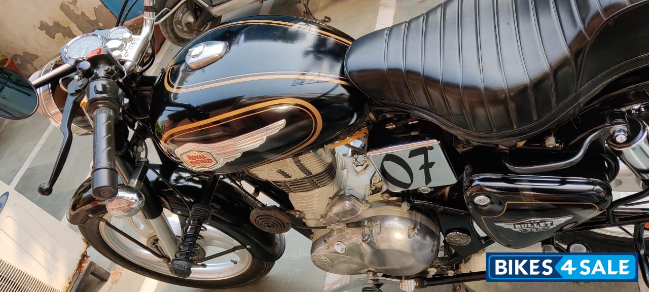 Black Royal Enfield Bullet Standard 350