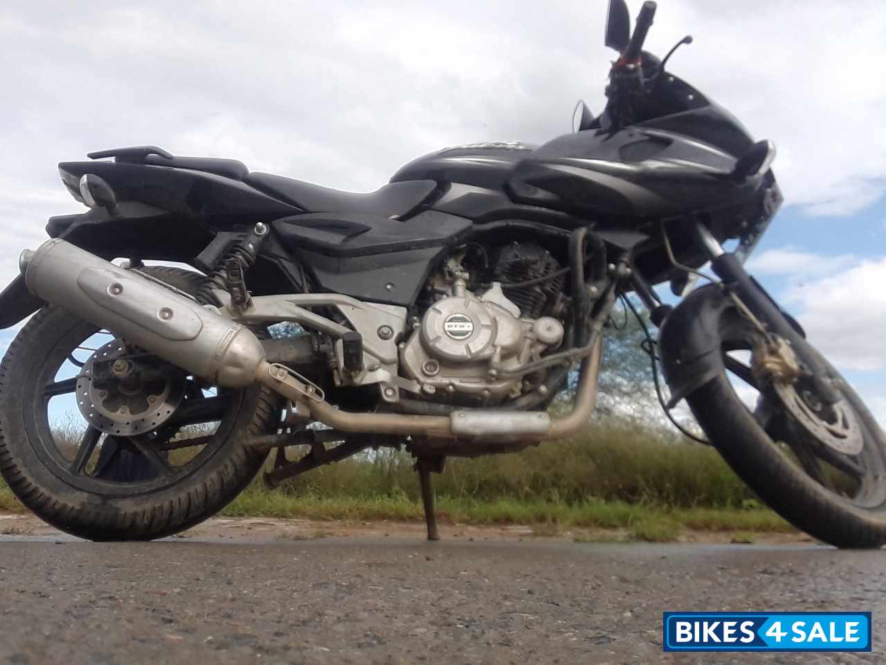 Bajaj Pulsar 220F