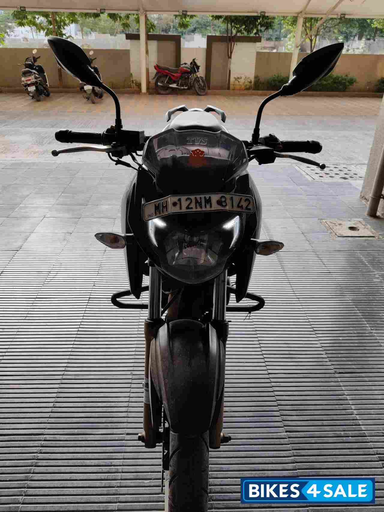 Matt Black TVS Apache RTR 200 4V