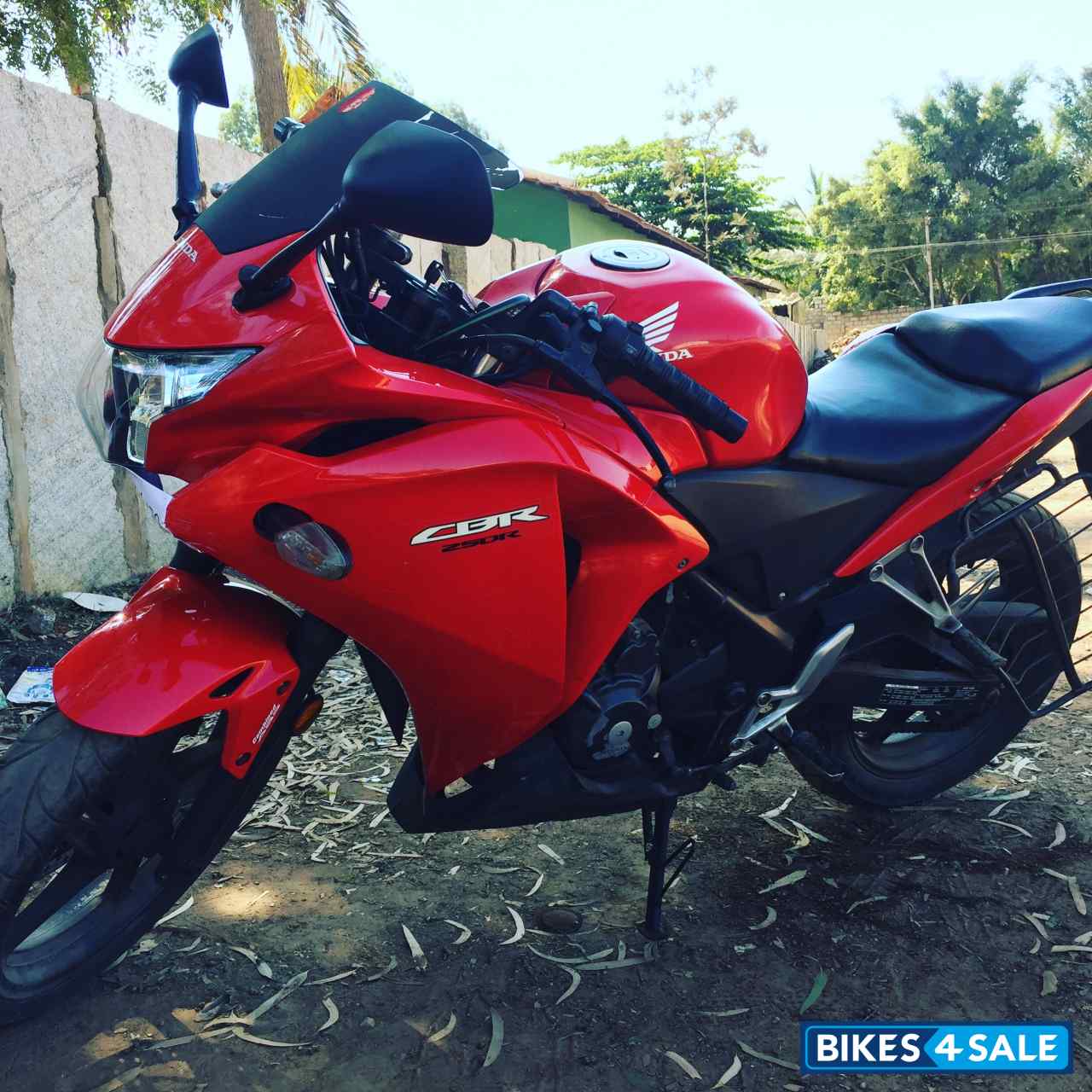 Red Honda CBR 250R