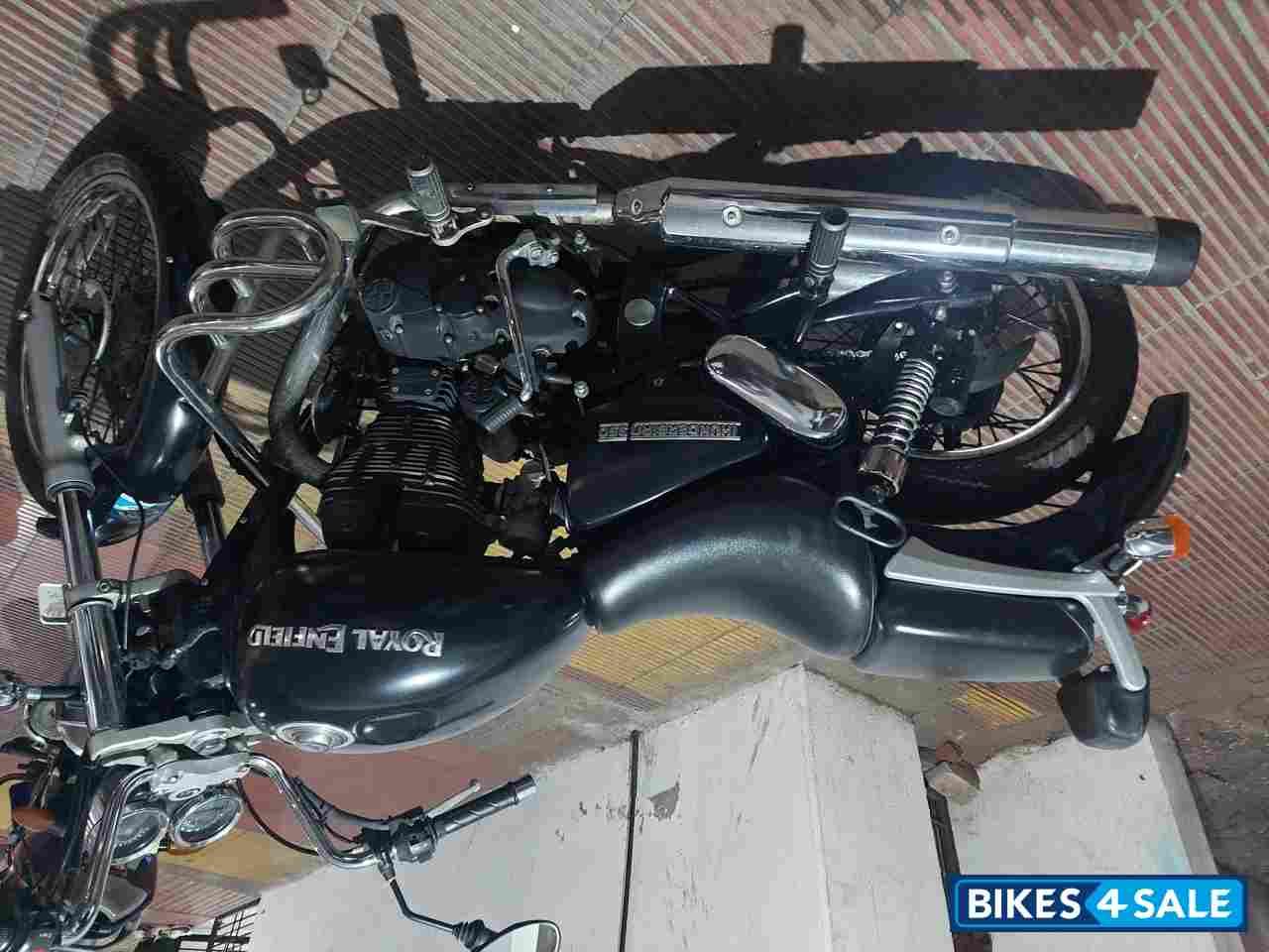 Black Royal Enfield Thunderbird 350