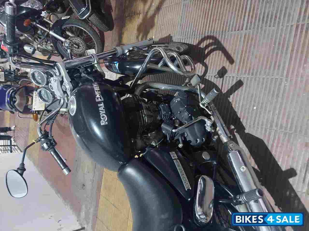 Black Royal Enfield Thunderbird 350