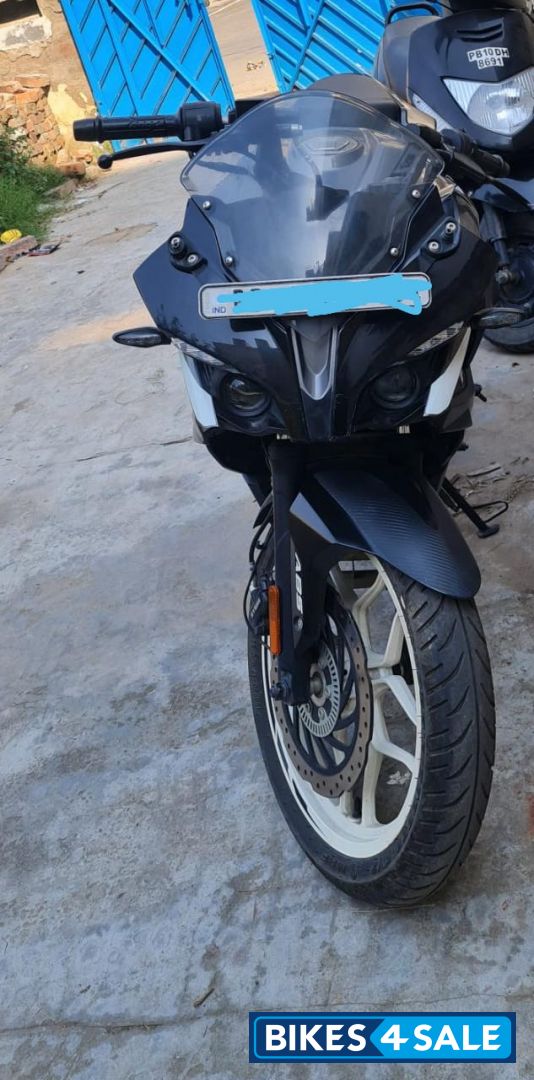 Bajaj Pulsar RS 200 BS6
