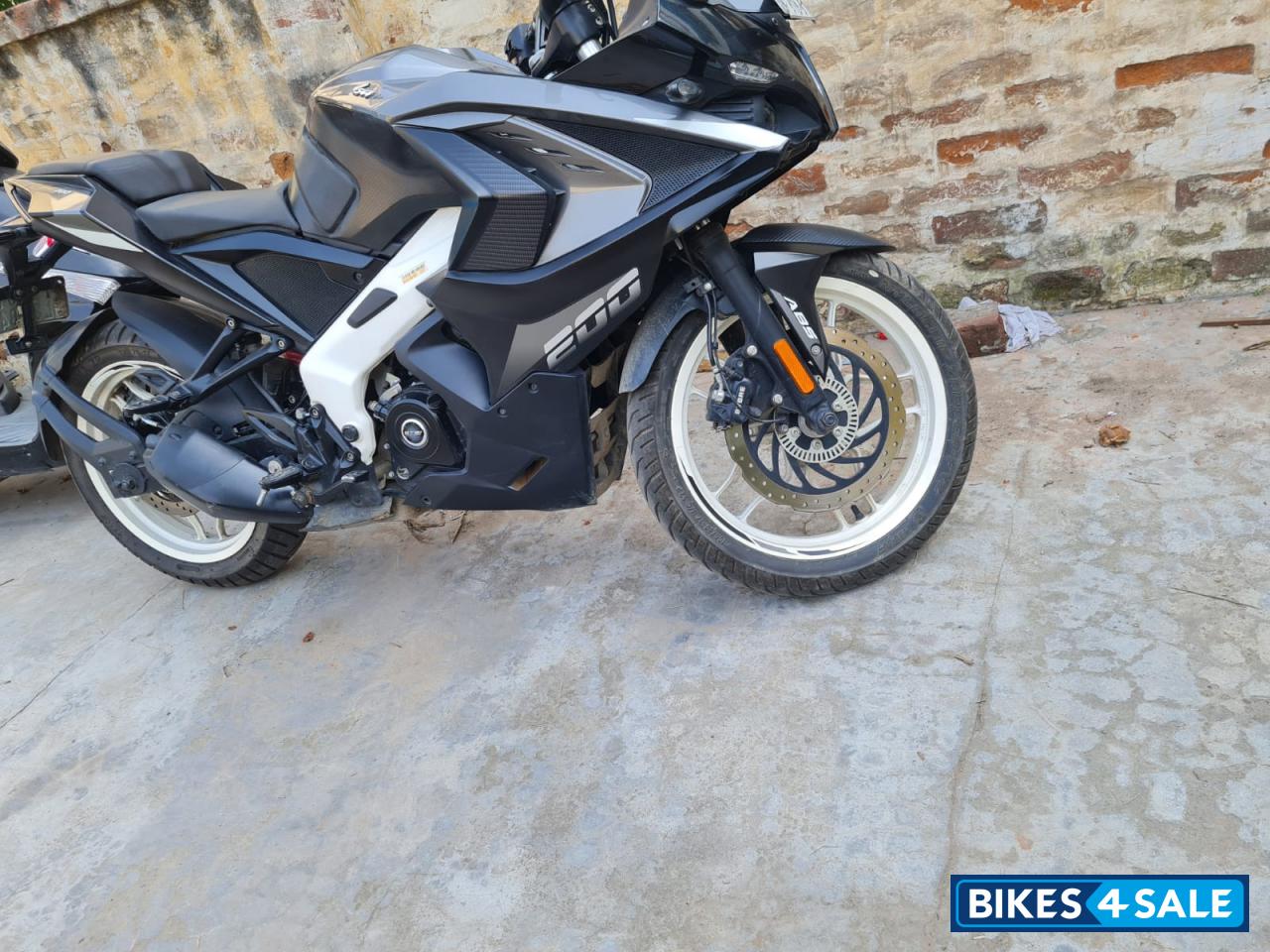 Bajaj Pulsar RS 200 BS6