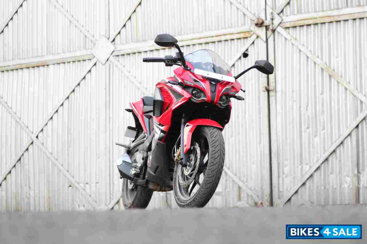 Bajaj Pulsar RS 200 ABS