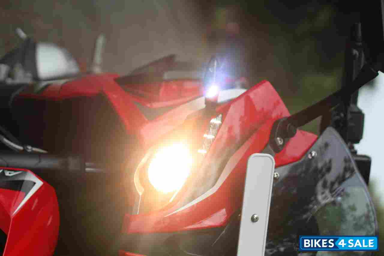 Bajaj Pulsar RS 200 ABS