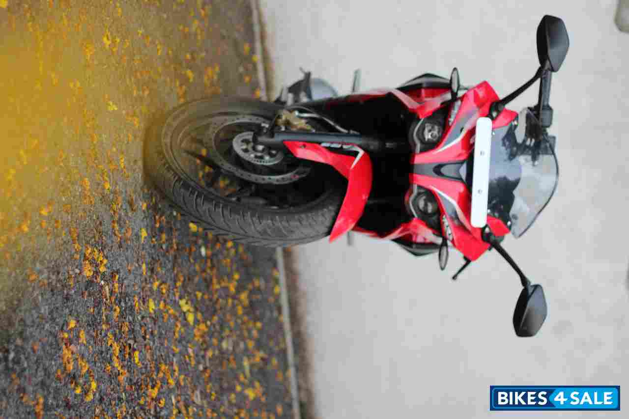 Bajaj Pulsar RS 200 ABS