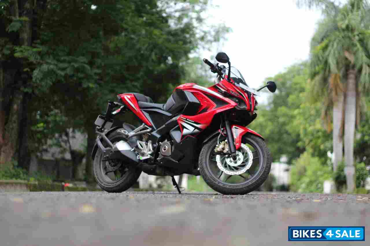 Bajaj Pulsar RS 200 ABS