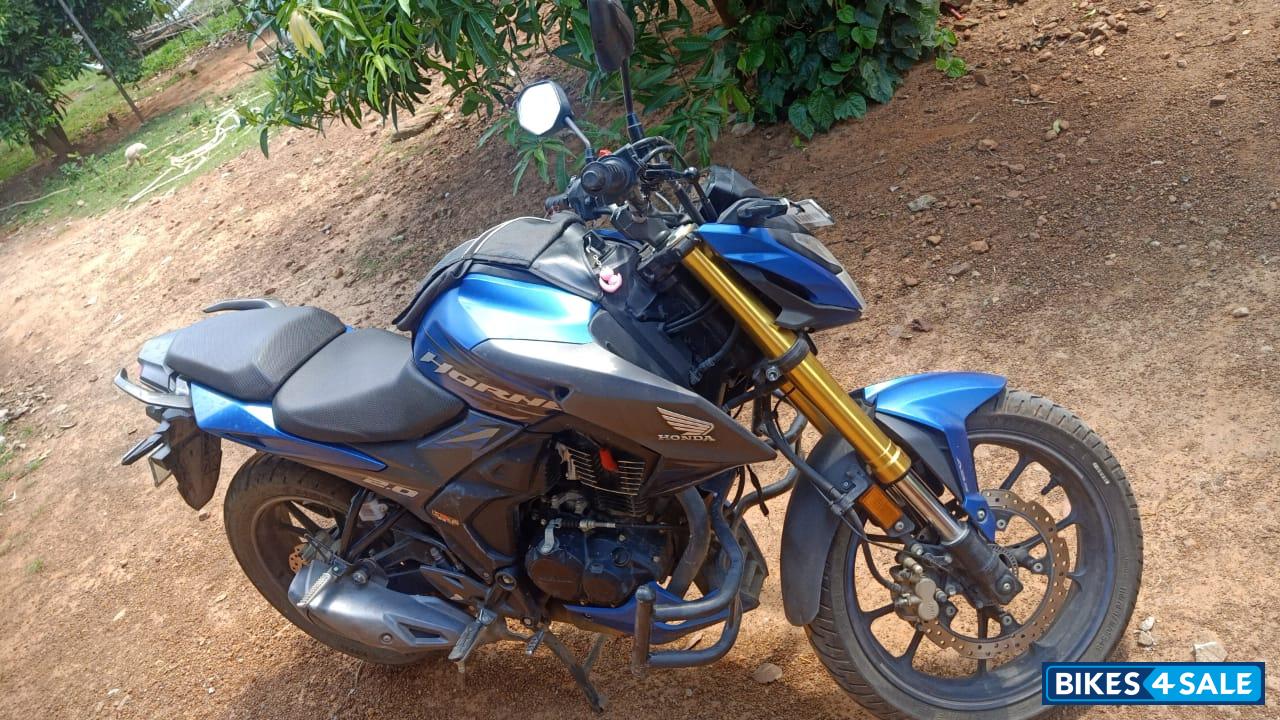 Blue Honda Hornet 2.0