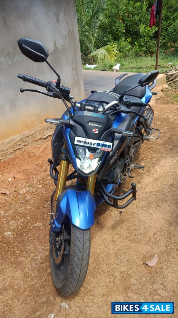 Blue Honda Hornet 2.0