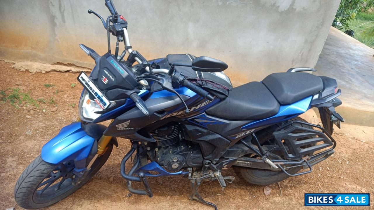 Blue Honda Hornet 2.0